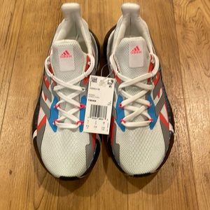 adidas womens running shoe.  Size 6.5.  NIB!